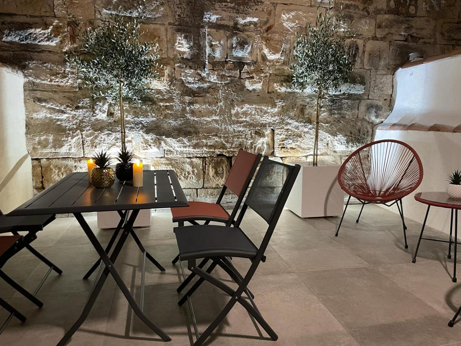 איגוס-מורטס Maison Cosy, 2 Chambres, Adossee Aux Remparts מראה חיצוני תמונה